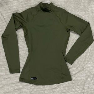 Under Armour Tactical fitted mock neck in small, like new condition.